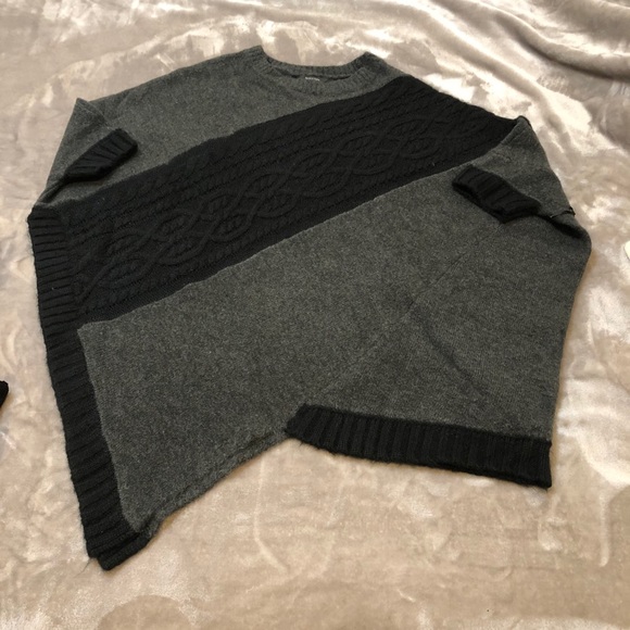 Simply Vera Vera Wang Poncho - Picture 1 of 3